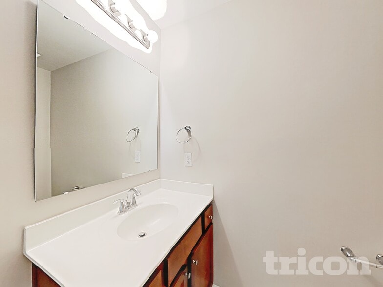 Building Photo - 817 Alta Wy