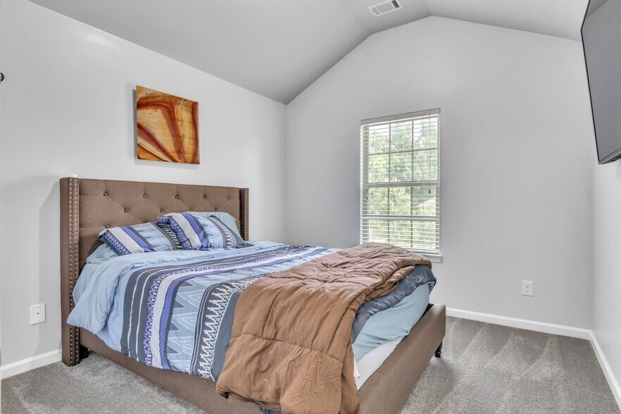 Building Photo - 87 Wedge Wood Way