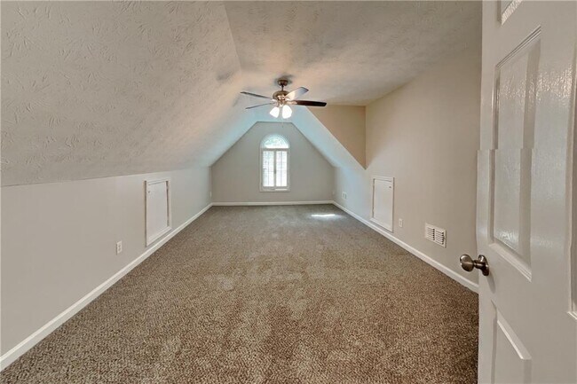 Building Photo - 145 Riversong Dr