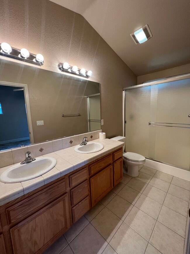 Building Photo - Edgewood