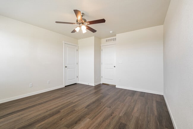 Building Photo - Townhome with Open Layout in Thornton
