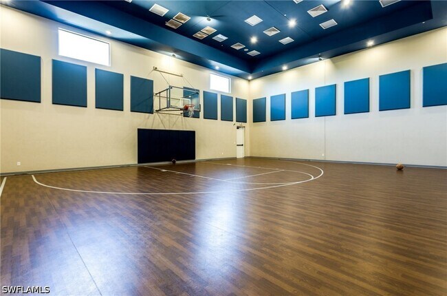 Building Photo - 13755 Luna Dr