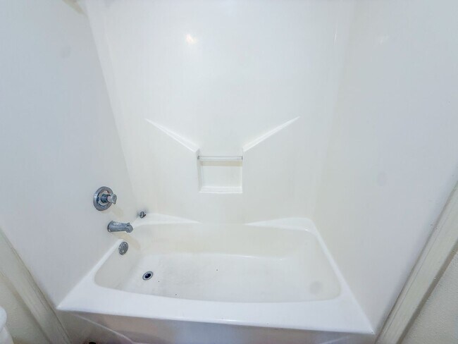 Building Photo - Spacious 1 Bedroom Apartment in Lubbock!