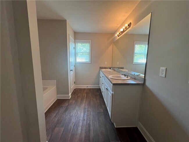 Building Photo - 707 River Mist Cir