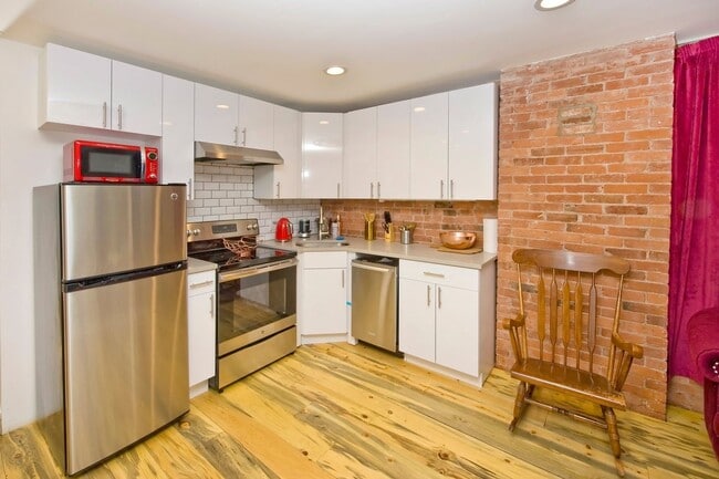 Building Photo - 2 & 3 Bedroom Units in the Dwight Street H...