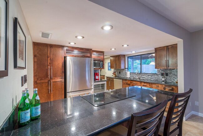 Building Photo - 6802 E Ludlow Dr