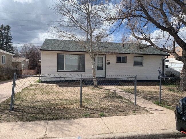 Primary Photo - Great 3 Bedroom Home