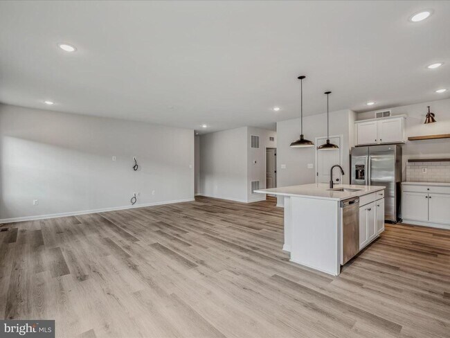 Building Photo - 290 Scoter Rd