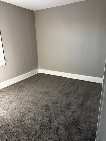 Building Photo - 1488 E Thacker St