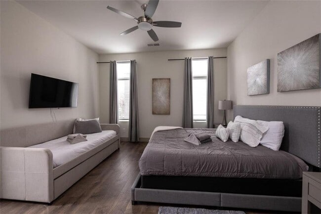 Building Photo - 37 Reynolds Square Ln