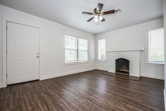 Building Photo - 2 Bed/1 Bath Home Near OCU!