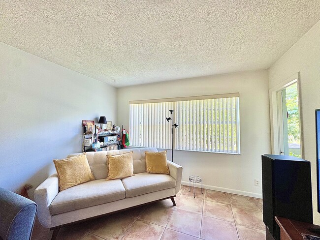 Building Photo - 5181 W Oakland Park Blvd