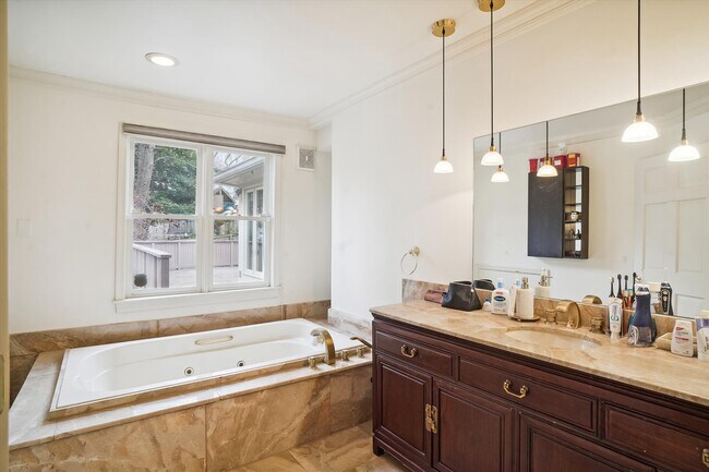 Building Photo - 5215 Brookeway Dr