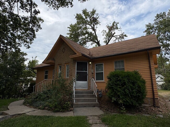 Building Photo - 3120 Q St