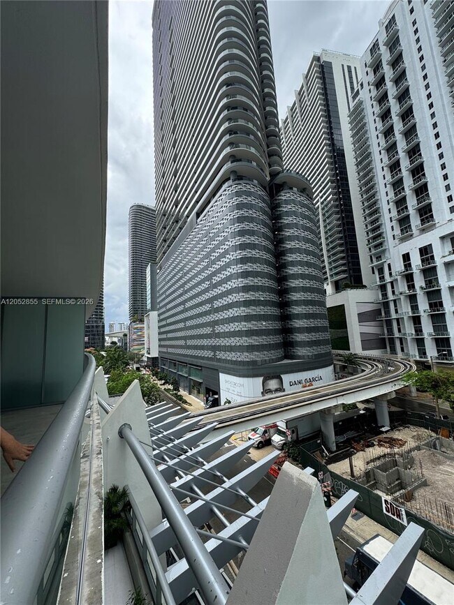 Building Photo - 1100 S Miami Ave
