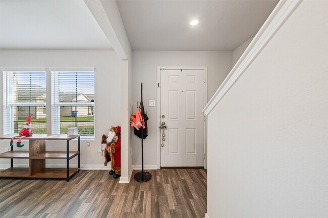Building Photo - 2224 Cedar Vly Dr