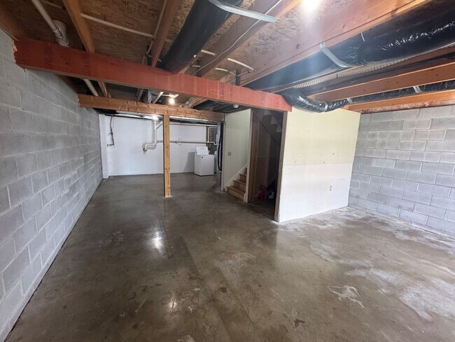 Building Photo - 1058 Oriole Ln