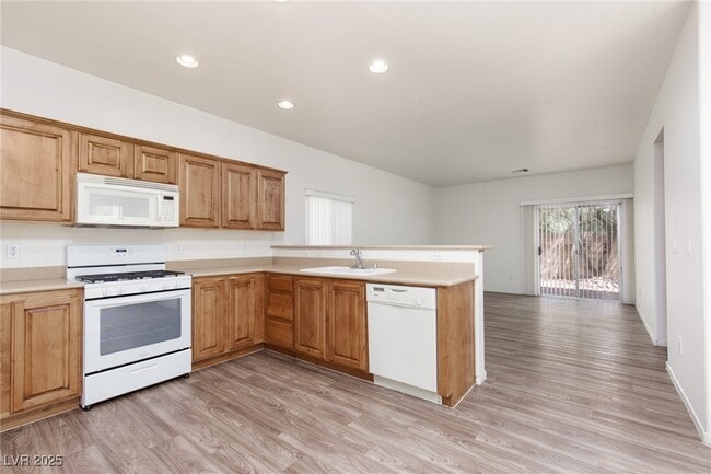 Building Photo - 3636 E Carisbrook Dr