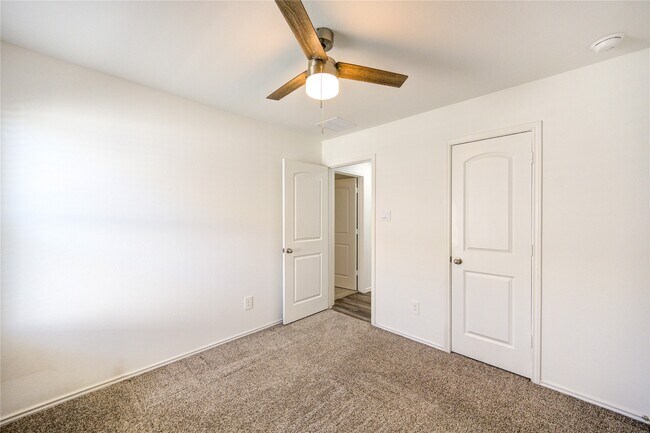 Building Photo - 5406 Castlebury Meadows Dr