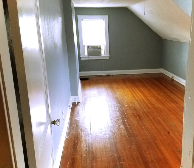 Bedroom - 2212 Indianola Ave