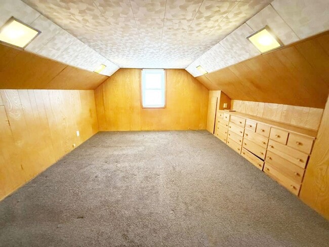 Building Photo - 3 BED, 1 BATH BEAUTIFUL SINGLE-FAMILY HOME IN GARFIELD HEIGHTS!