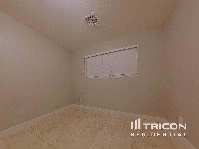 Building Photo - 810 S Greenleaf Ln