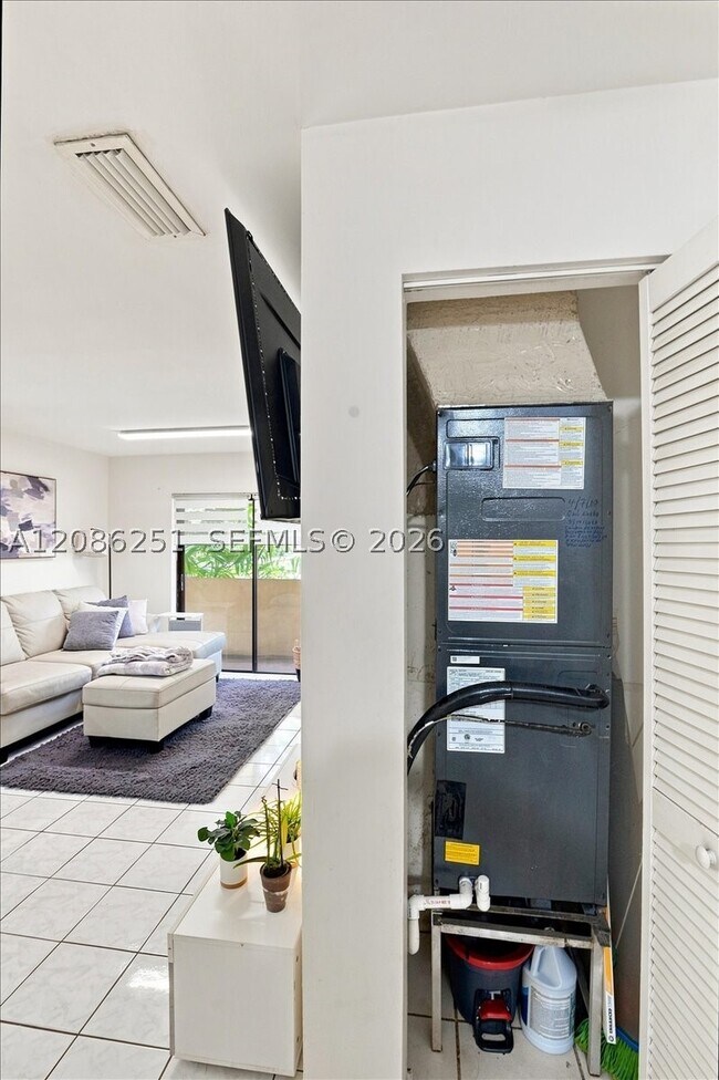 Building Photo - 6375 SW 136th Ct