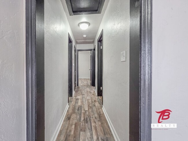 Building Photo - ozy 3-Bedroom Home in NE OKC – Affordable & Ready for Move-In!