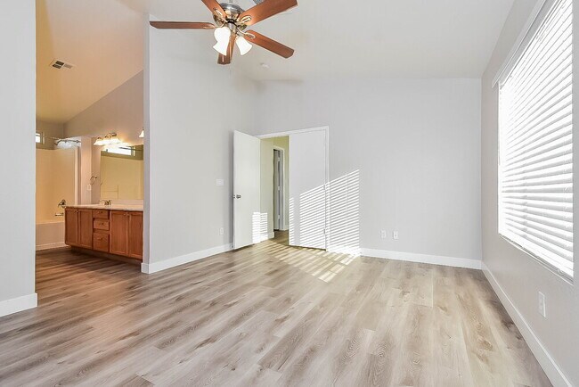 Building Photo - 4646 English Lavender Ave
