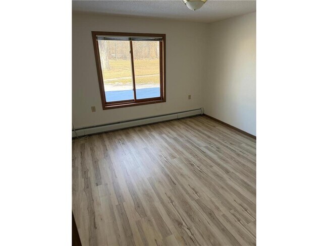 Building Photo - 609 Main St S