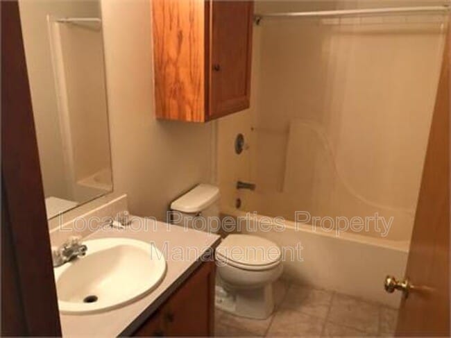 Building Photo - 945 Homewood St