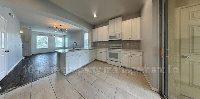 Building Photo - 7031 White Treetop Pl