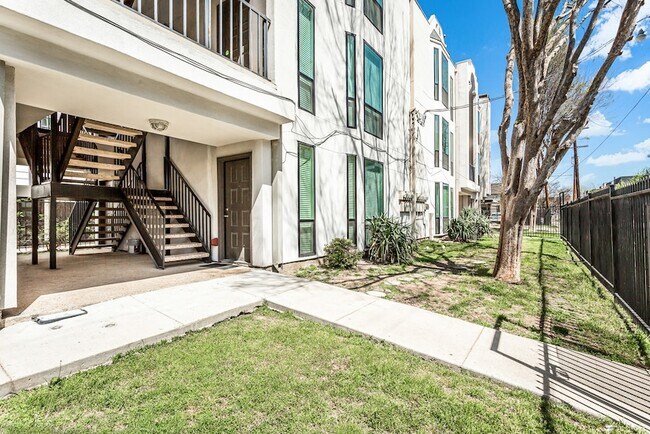 Building Photo - 2002 N Fitzhugh Ave