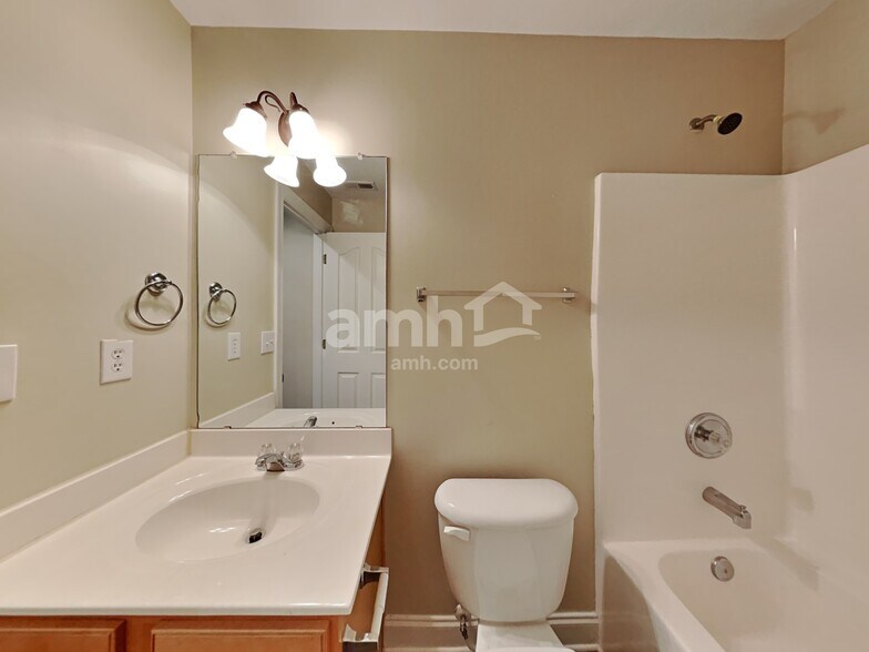 Building Photo - 15701 Seafield Ln