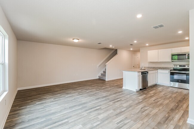 Building Photo - 45364 Red Brick Dr