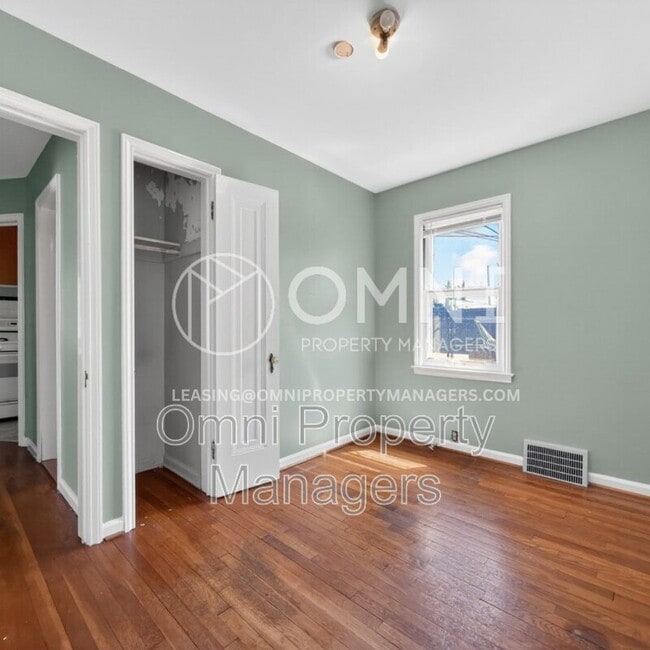 Building Photo - 11529 Roxbury St