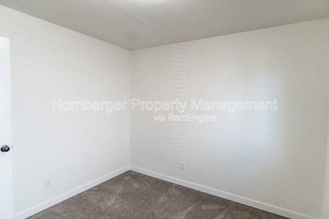 Building Photo - 10612 W Salmonberry