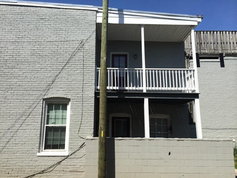 Building Photo - 123 S Cherry St