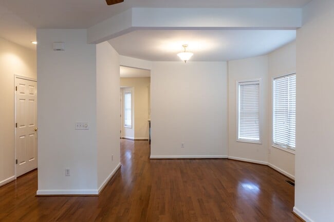 Building Photo - 128 Old Fifth Cir