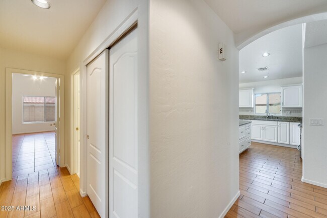 Building Photo - 4559 W Dailey St