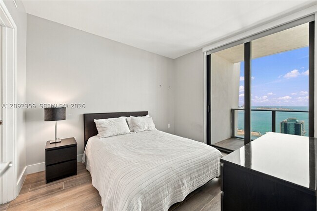 Building Photo - 1010 Brickell Ave