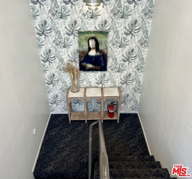 Building Photo - 32 28th Pl