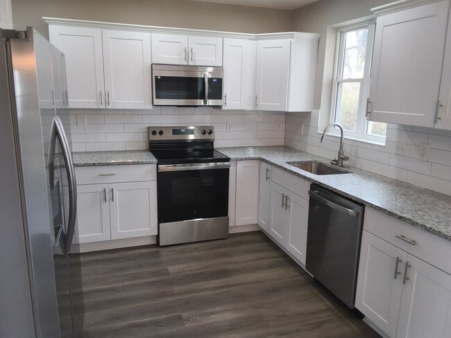 Building Photo - Completely renovated ranch home!