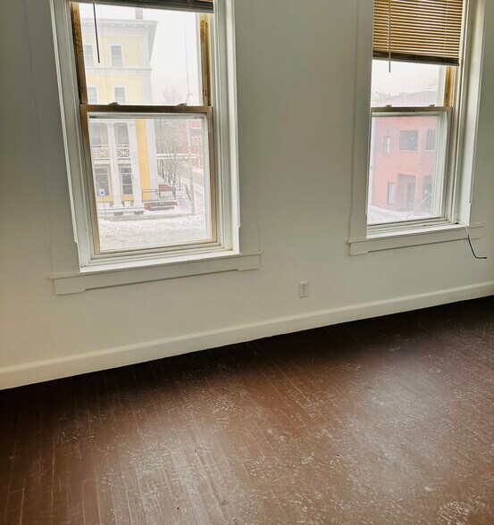 Building Photo - 1214 Main St