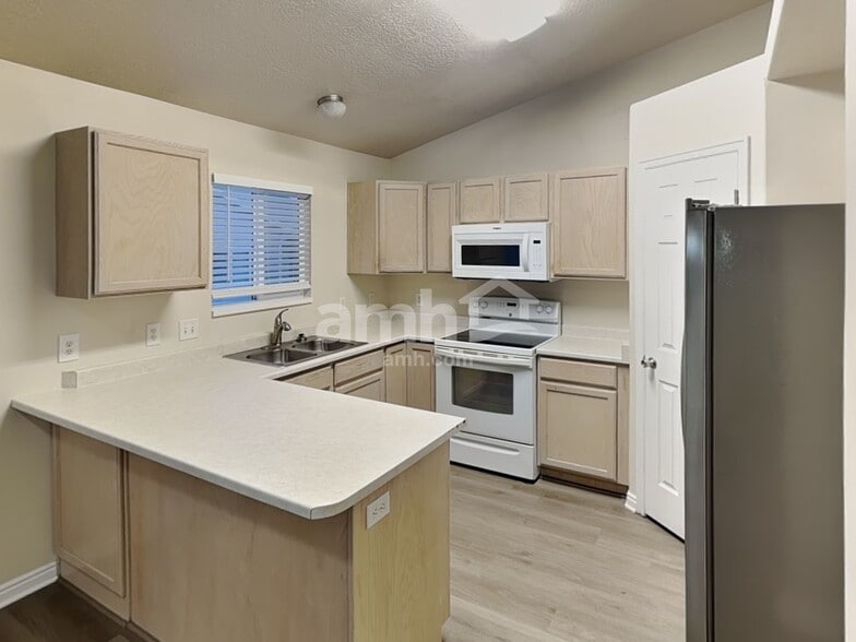 Building Photo - 3259 S Calkary Cir