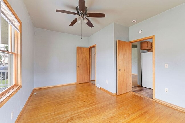 Building Photo - 114 Center St