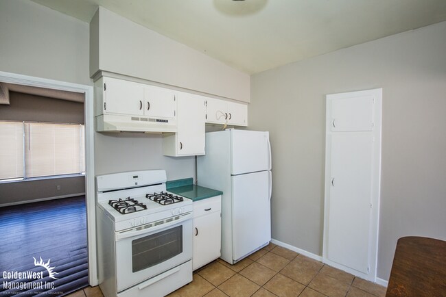 Building Photo - Charming & Spacious 3Bdm 2Ba Home with Private Yard in Las Vegas.