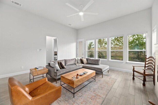 Building Photo - 601 C-Bar Ranch Trl