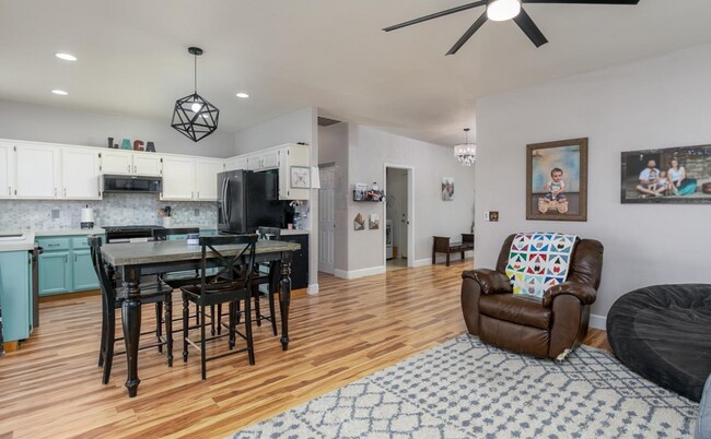 Building Photo - 404 Settler Dr