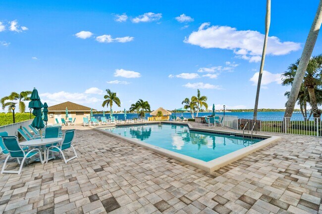 Building Photo - 20 S Lakeshore Dr